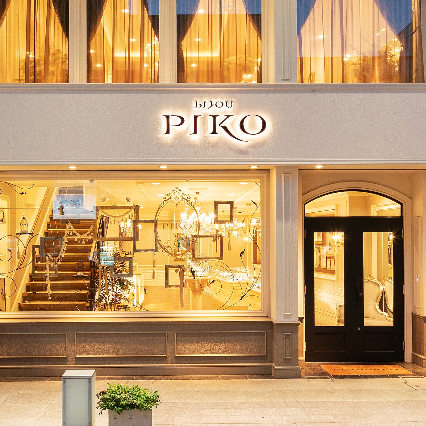 <div>ビジュピコ　金沢店</div>