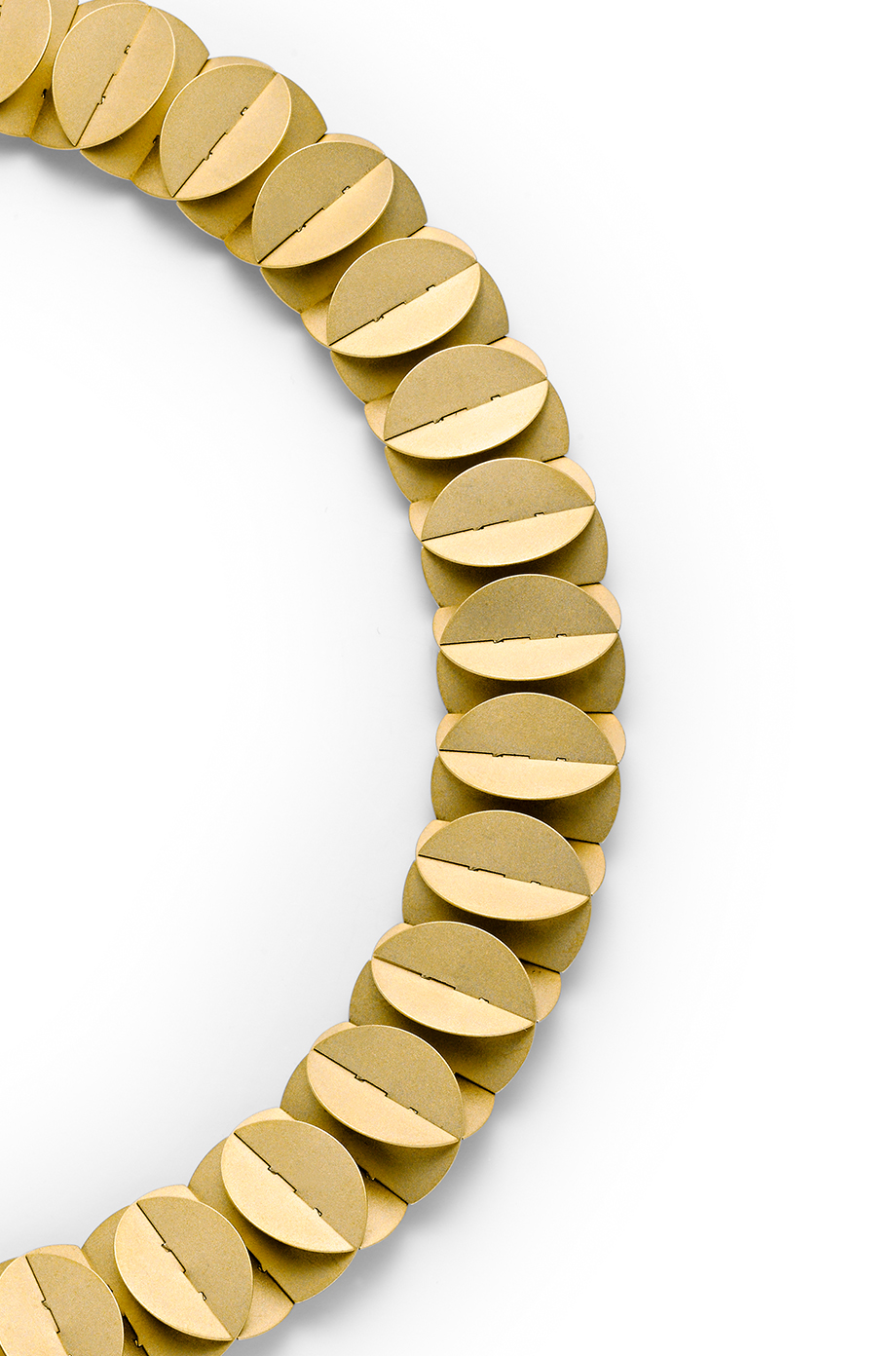 個性を輝かせるジュエリー