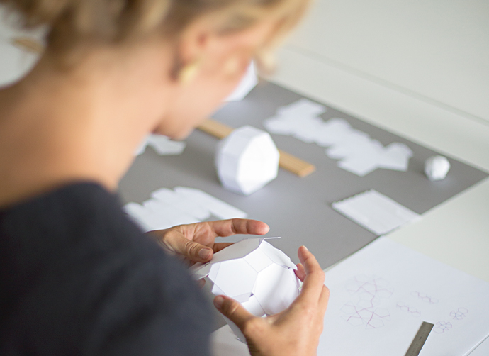 


ニーシングのクリエイティブ魂




