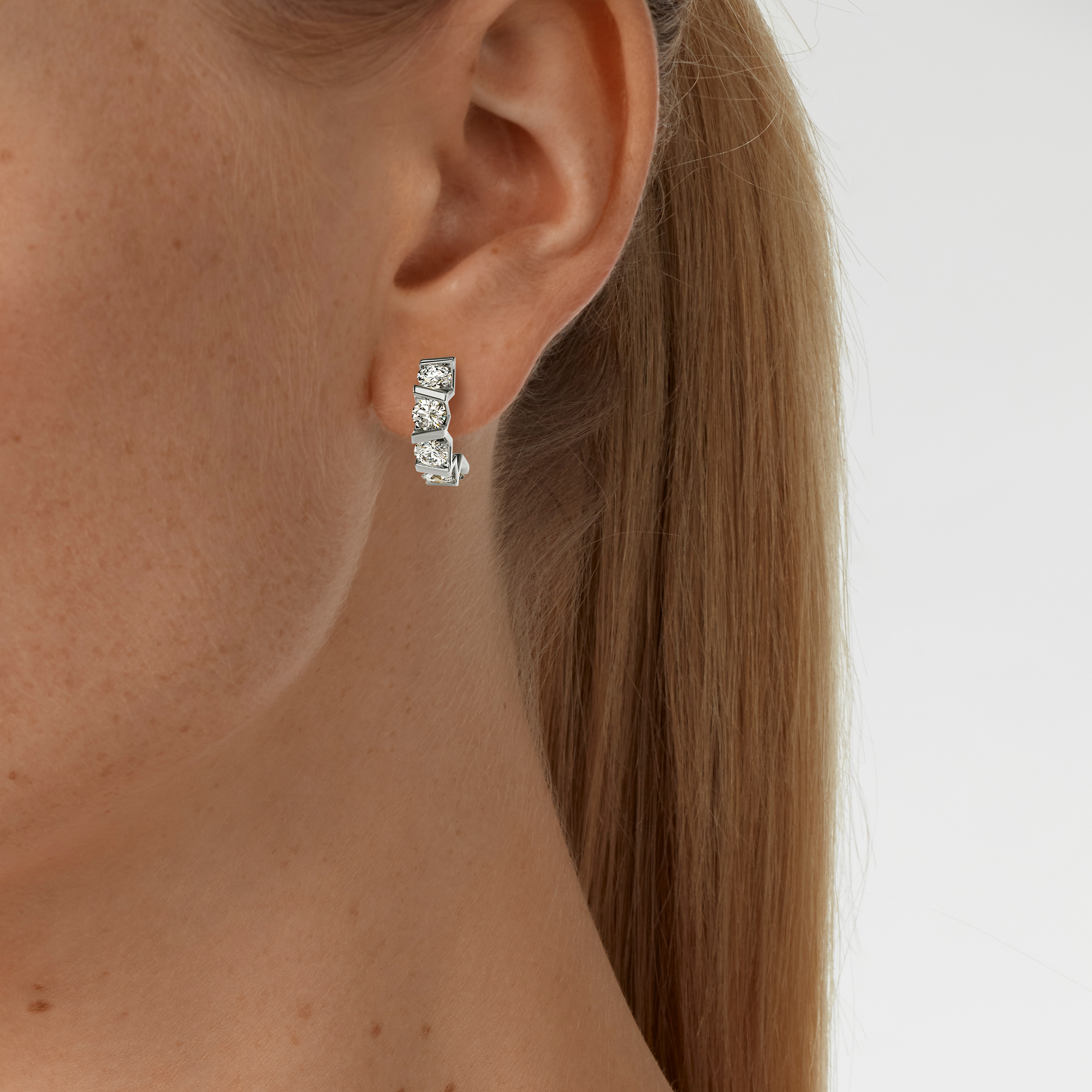 Niessing Vivida フープピアス