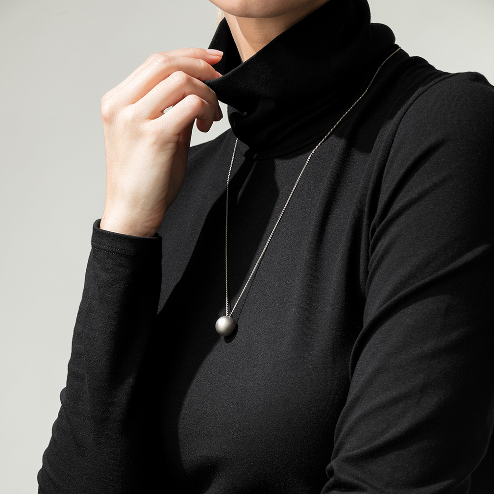 Niessing Now Galaxy sphere (チェーン付)