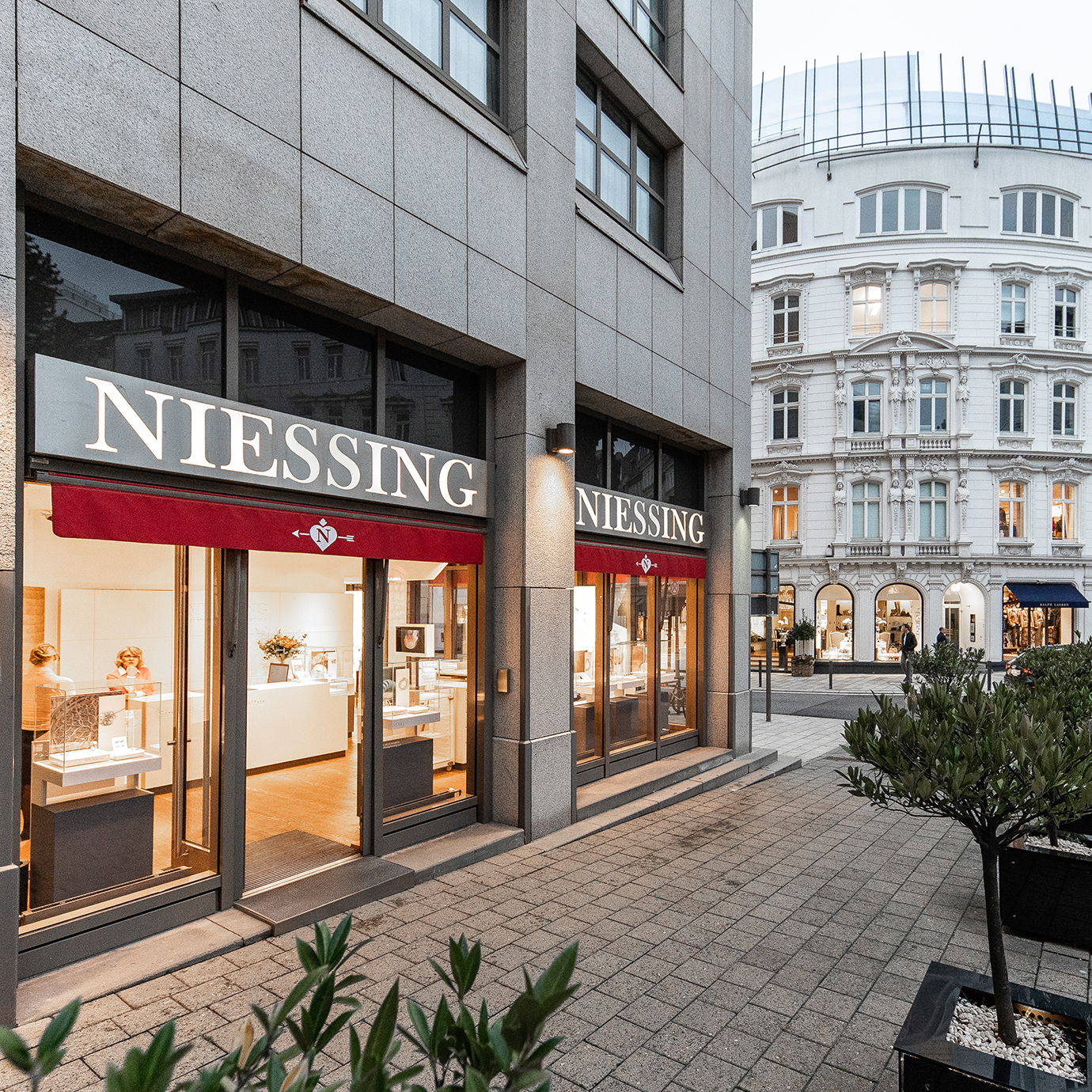 <div align="left">Niessing Hamburg<br></div>