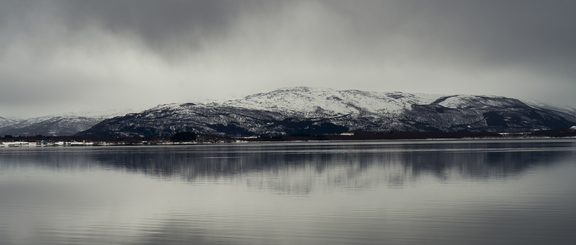 


<h1 style="margin-right:4.0cm">ゴールドを隠し味に加えたシルバー</h1>





