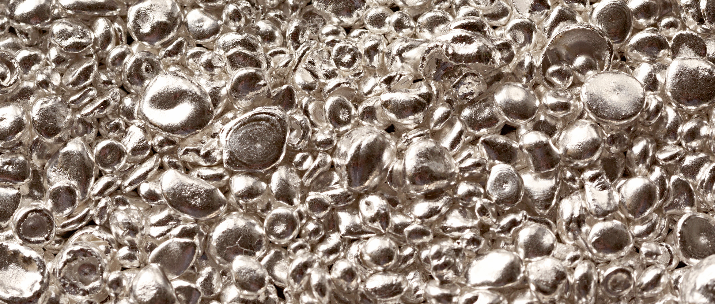 


<h1 style="margin-right:4.0cm">ゴールドを隠し味に加えたシルバー</h1>





