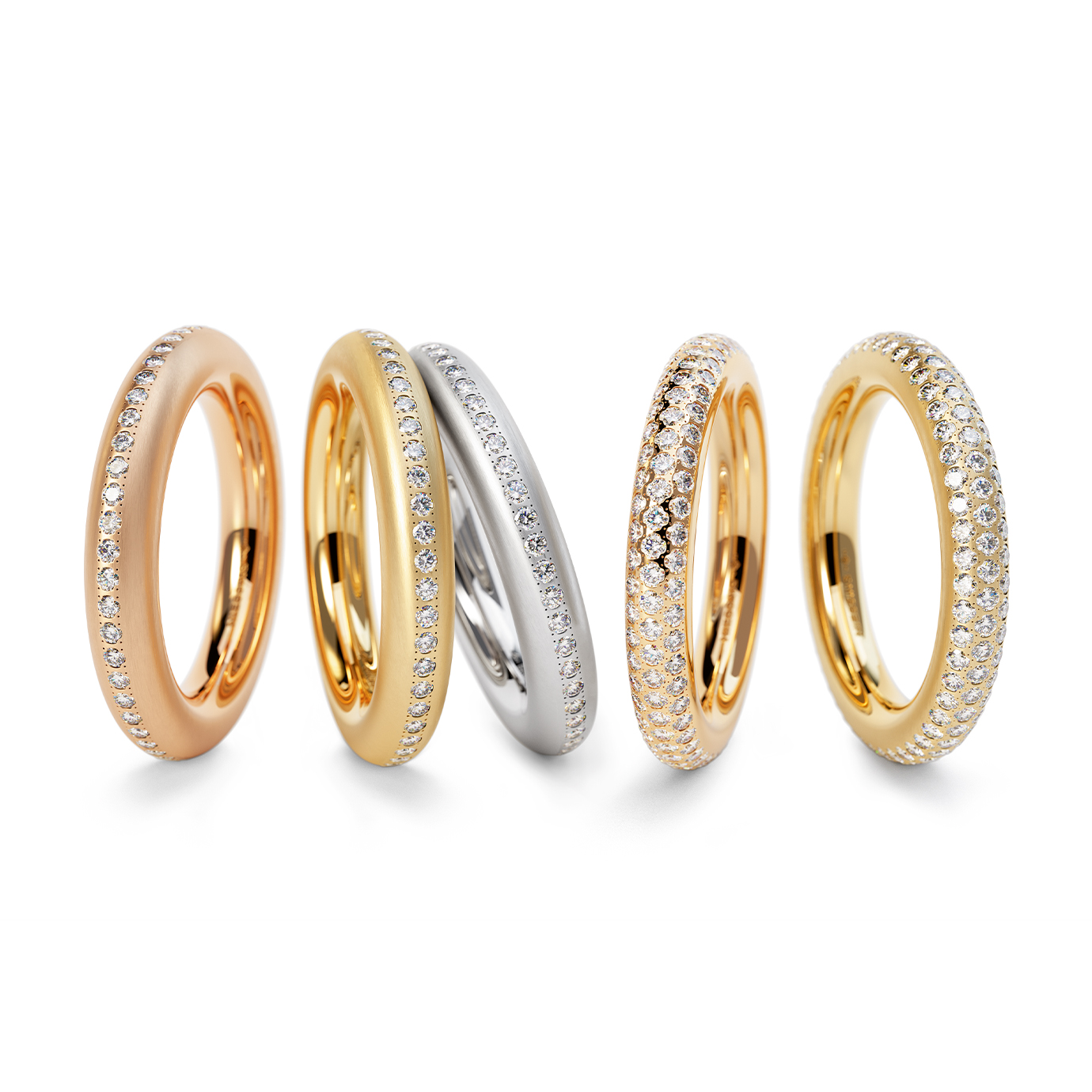 ひとつだけでも、重ね着けでも。Satellite Roundは、あなたの指で美しく輝きます。